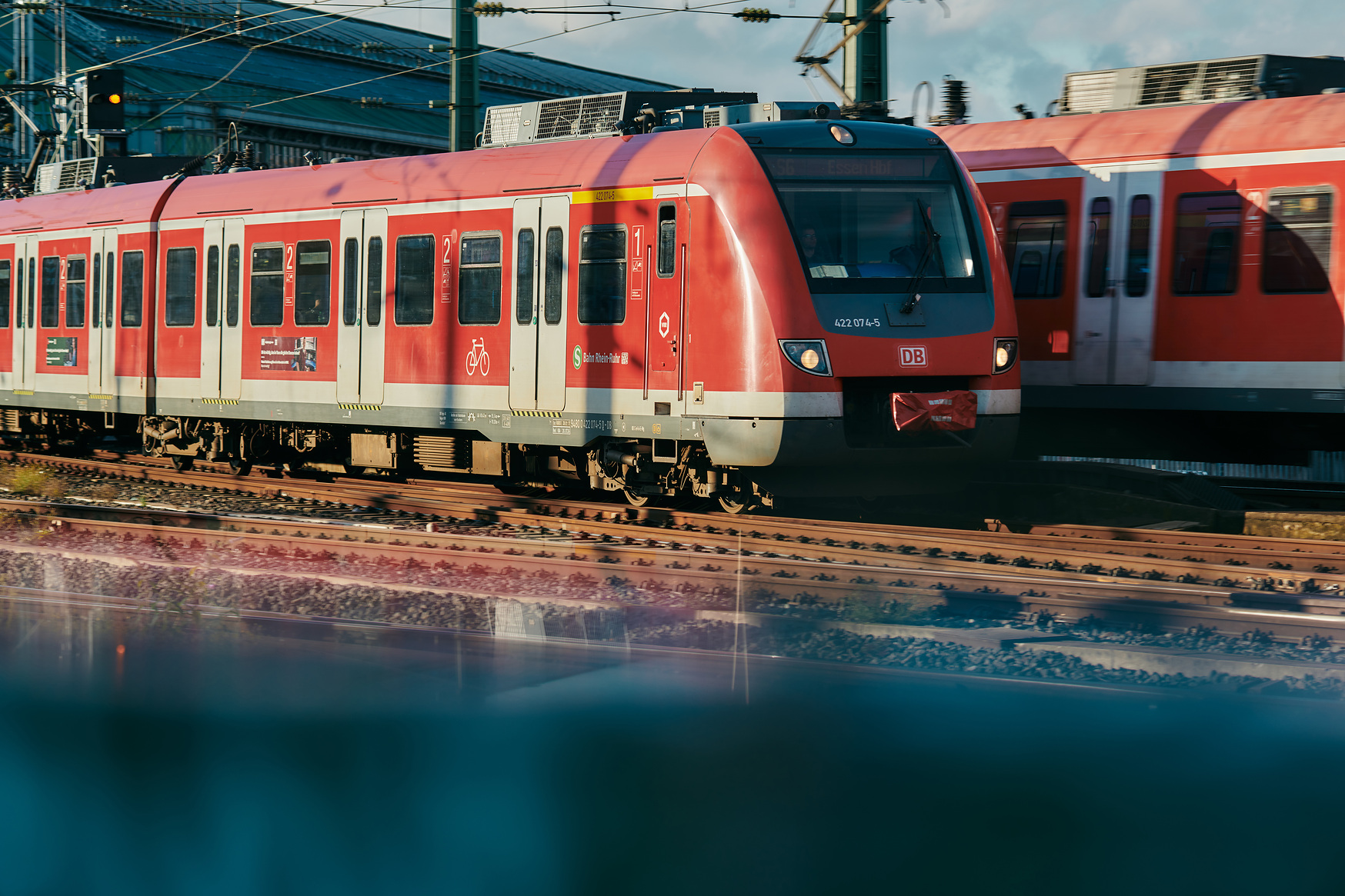 Baureihe 422 im Betrieb bei der S-Bahn Rhein-Ruhr verlässt den Kölner Hauptbahnhof. (Quelle: Deutsche Bahn AG / Dominic Dupont)