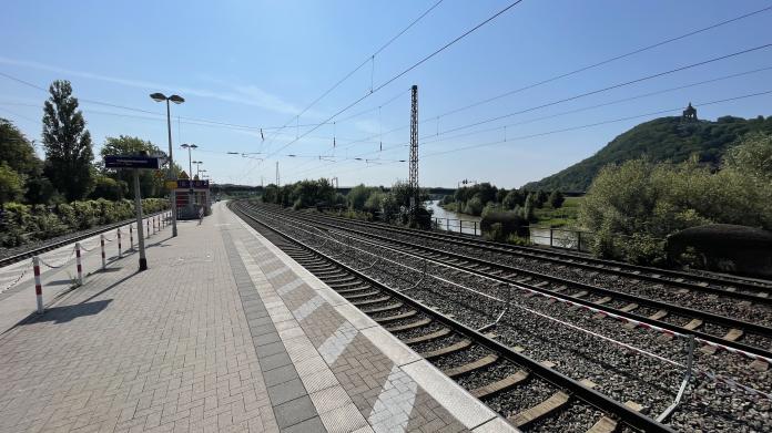 Das Foto zeigt die Gleise des Bahnhofs in Porta Westfalica.