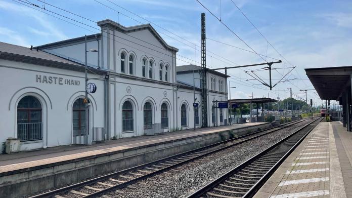 Das Foto zeigt den Bahnhof in Haste.