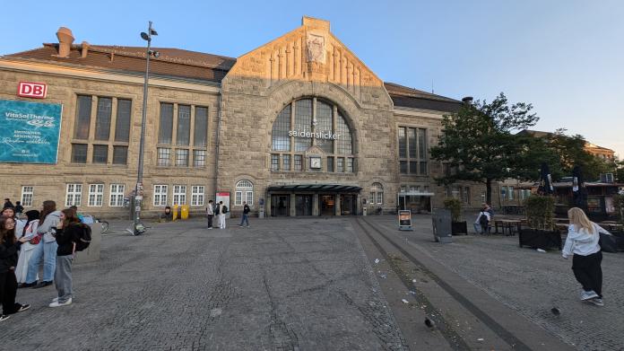 Das Foto zeigt den Hauptbahnhof Bielefeld.